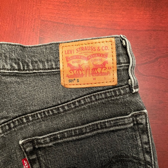 Levi’s 501 Black Denim Shorts - Picture 4 of 4